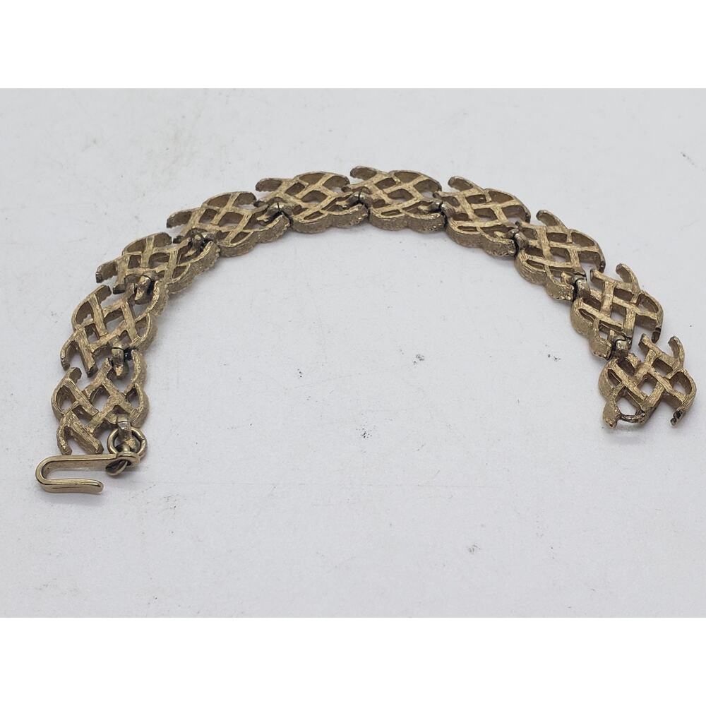 Vintage Trifari Bracelet Braided Link Textured Wide Chunky Signed Gold tone - Picture 6 of 10